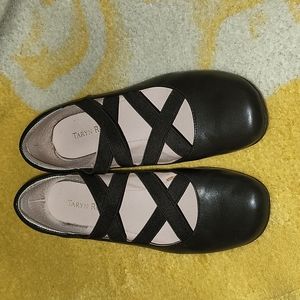 Taryn Rose brown leather flats 7.5